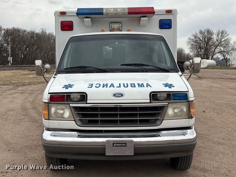 image for item FG2815 1994 Ford E350 ambulance
