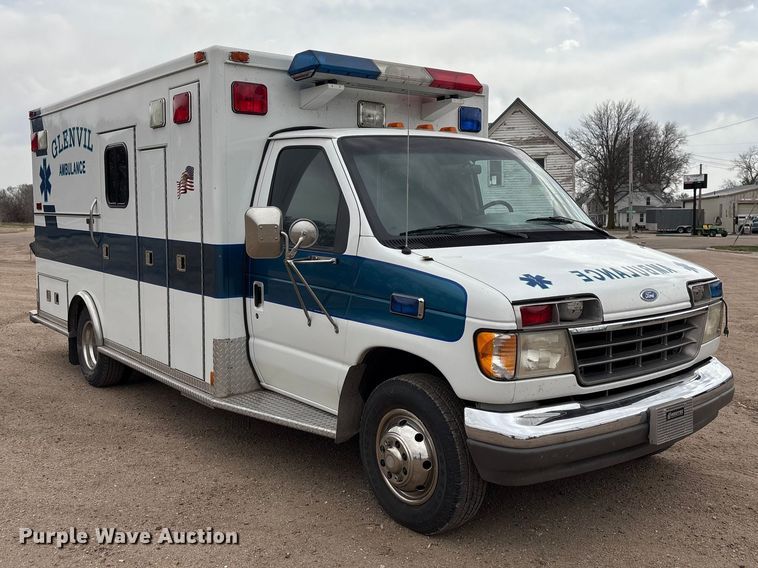 image for item FG2815 1994 Ford E350 ambulance