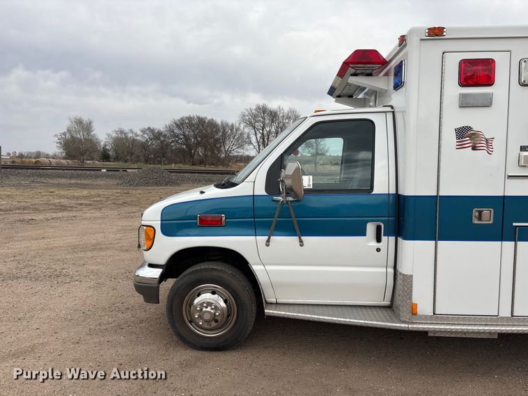 image for item FG2815 1994 Ford E350 ambulance