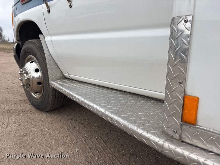 image for item FG2815 1994 Ford E350 ambulance