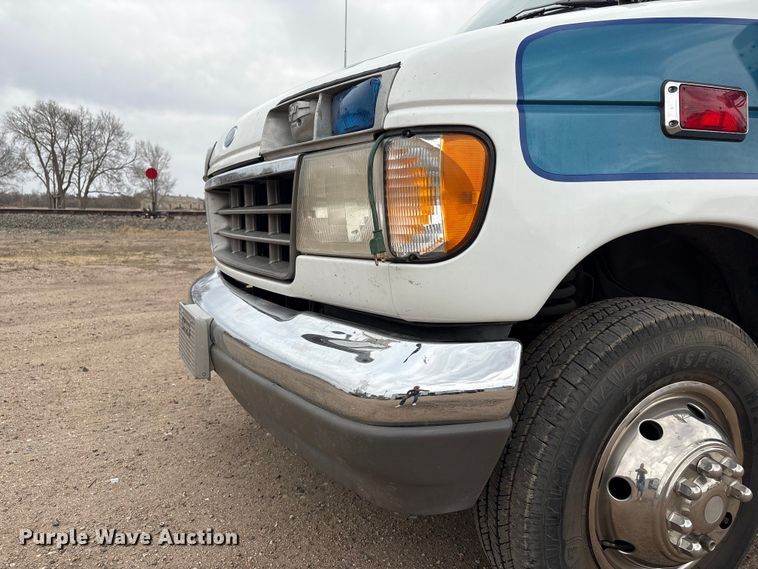 image for item FG2815 1994 Ford E350 ambulance