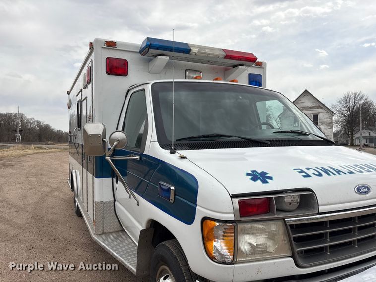 image for item FG2815 1994 Ford E350 ambulance