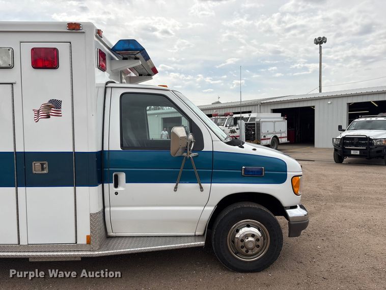 image for item FG2815 1994 Ford E350 ambulance