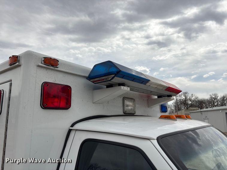 image for item FG2815 1994 Ford E350 ambulance
