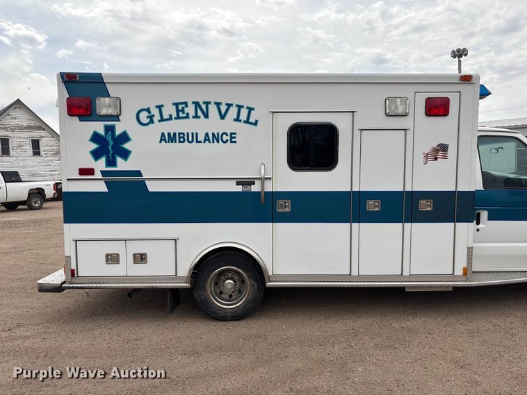 image for item FG2815 1994 Ford E350 ambulance