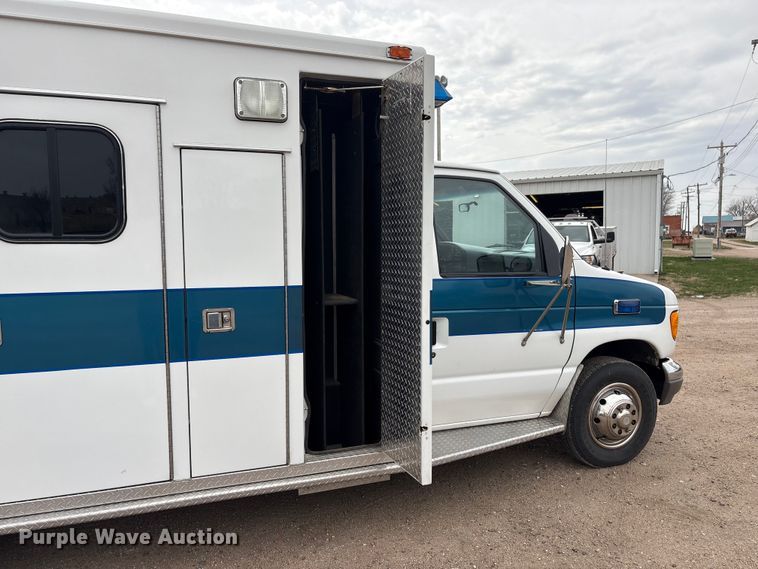image for item FG2815 1994 Ford E350 ambulance