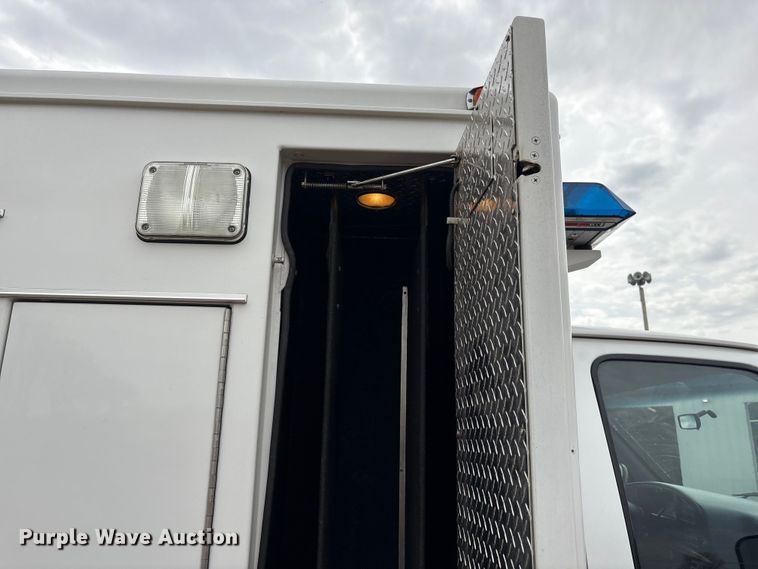 image for item FG2815 1994 Ford E350 ambulance