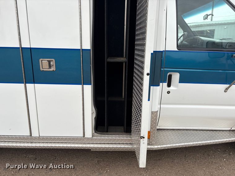 image for item FG2815 1994 Ford E350 ambulance