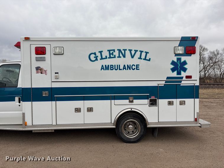 image for item FG2815 1994 Ford E350 ambulance