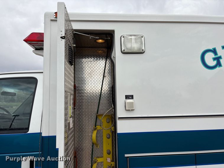 image for item FG2815 1994 Ford E350 ambulance