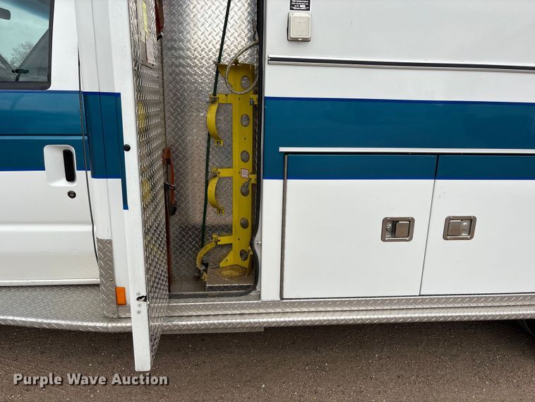 image for item FG2815 1994 Ford E350 ambulance