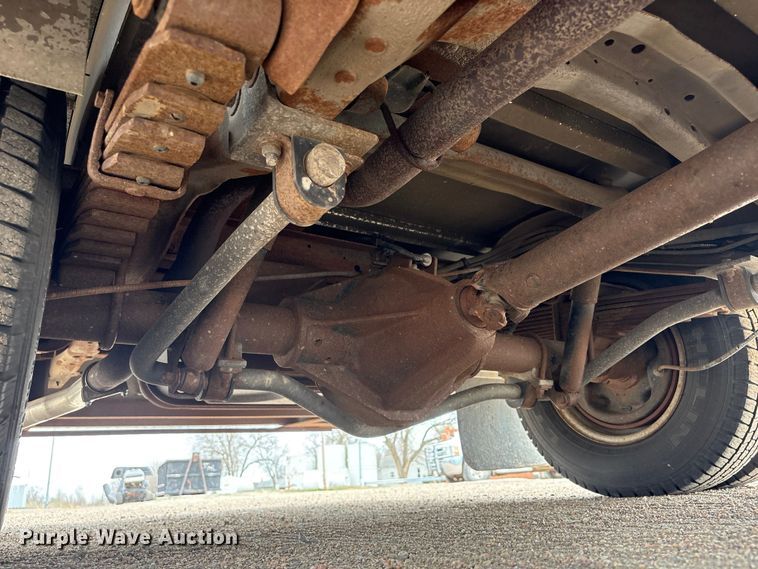 image for item FG2815 1994 Ford E350 ambulance