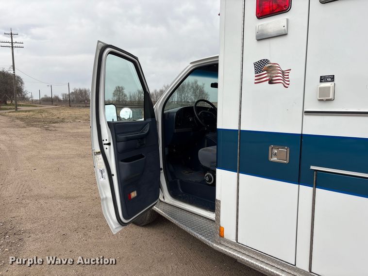 image for item FG2815 1994 Ford E350 ambulance