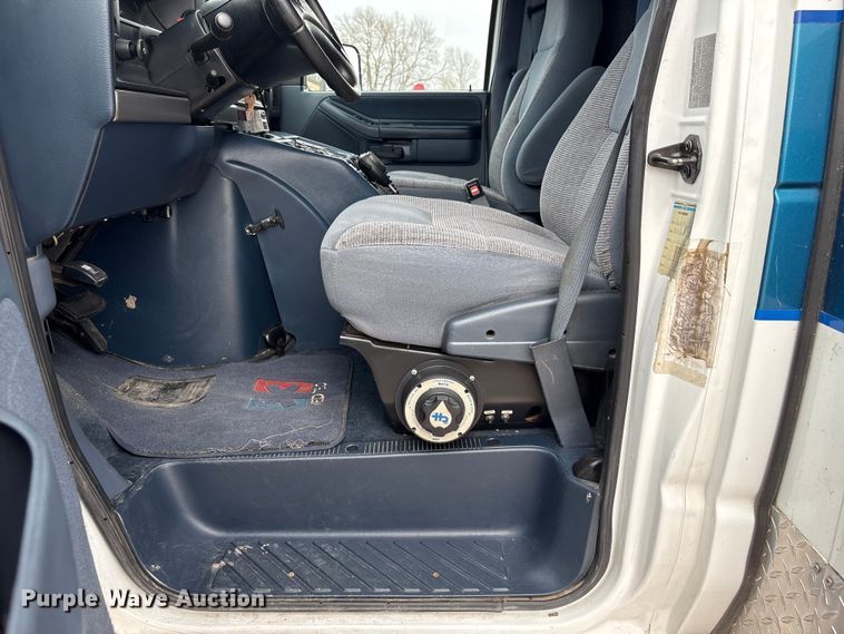 image for item FG2815 1994 Ford E350 ambulance