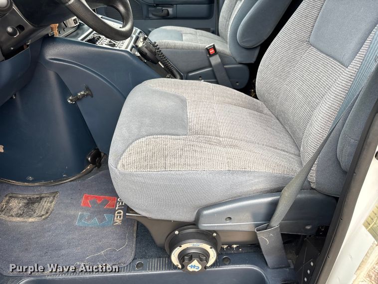image for item FG2815 1994 Ford E350 ambulance