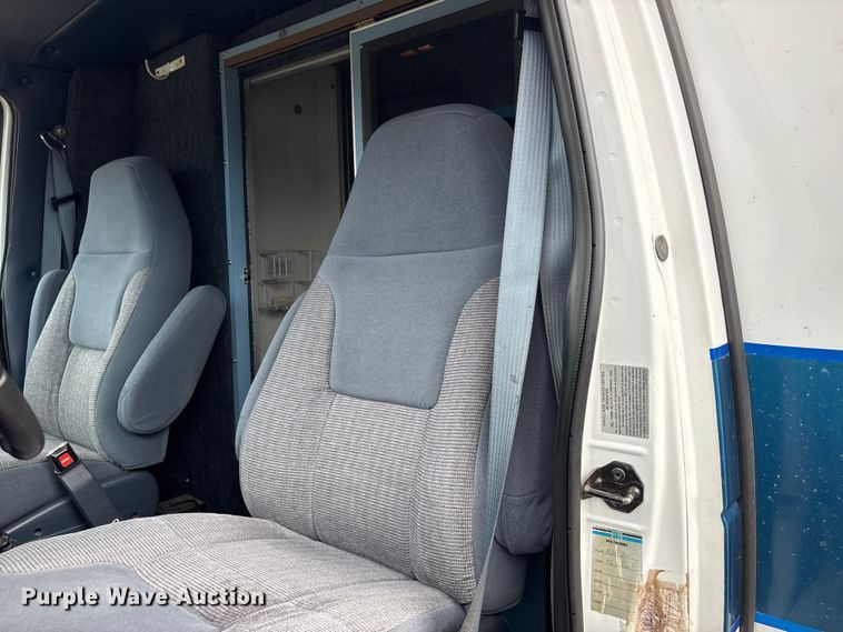 image for item FG2815 1994 Ford E350 ambulance