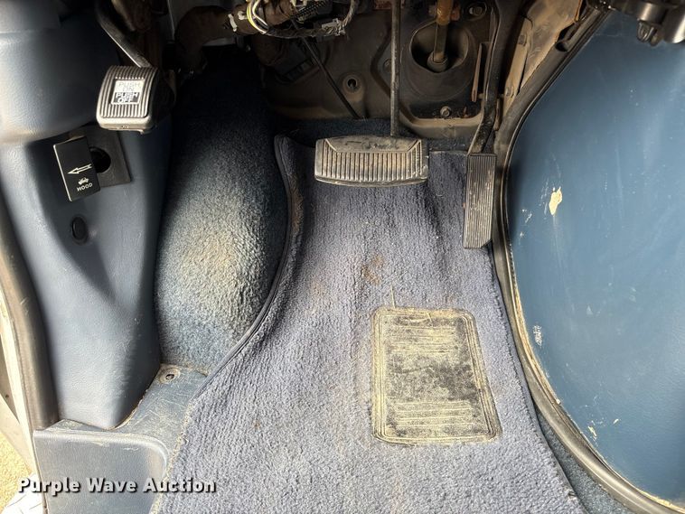 image for item FG2815 1994 Ford E350 ambulance