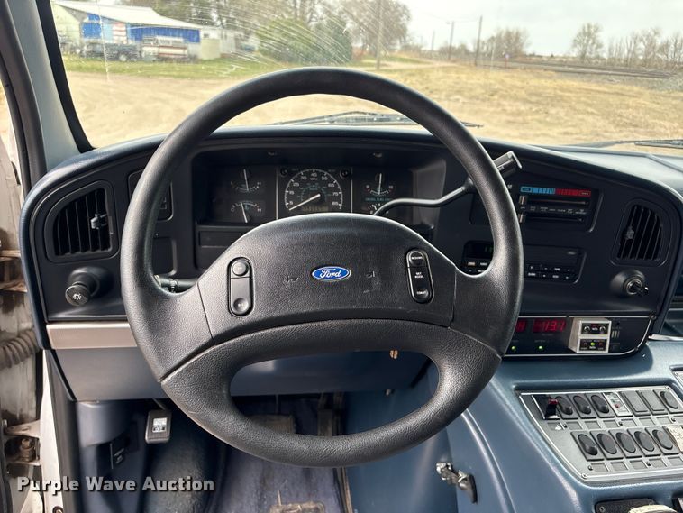 image for item FG2815 1994 Ford E350 ambulance