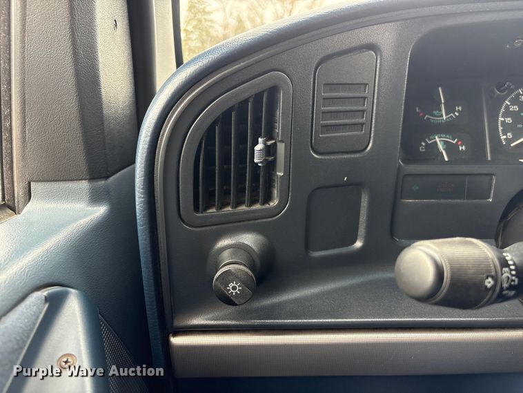 image for item FG2815 1994 Ford E350 ambulance