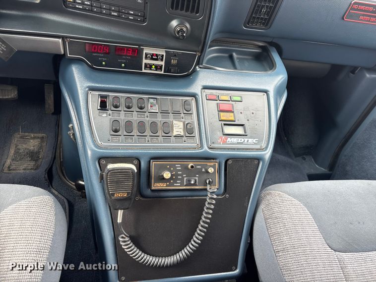 image for item FG2815 1994 Ford E350 ambulance