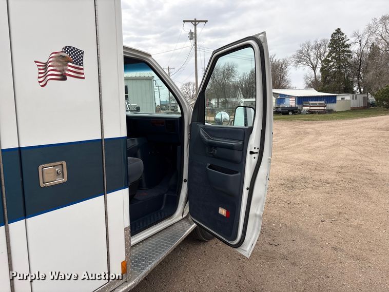 image for item FG2815 1994 Ford E350 ambulance