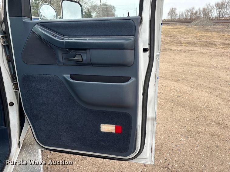 image for item FG2815 1994 Ford E350 ambulance