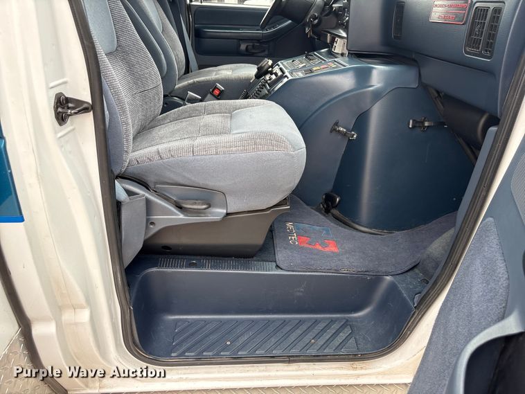 image for item FG2815 1994 Ford E350 ambulance