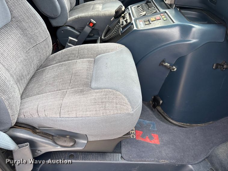 image for item FG2815 1994 Ford E350 ambulance