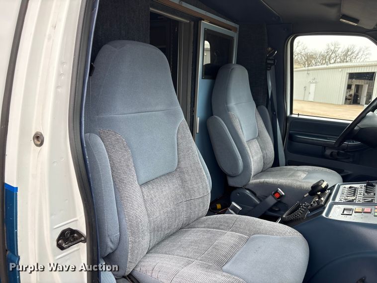 image for item FG2815 1994 Ford E350 ambulance