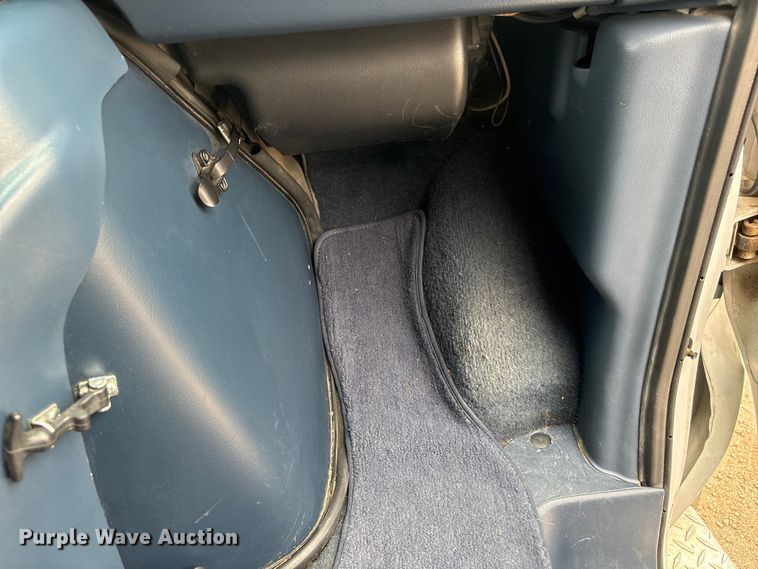 image for item FG2815 1994 Ford E350 ambulance