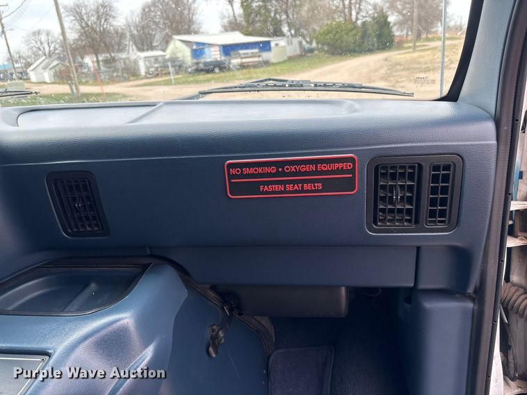 image for item FG2815 1994 Ford E350 ambulance