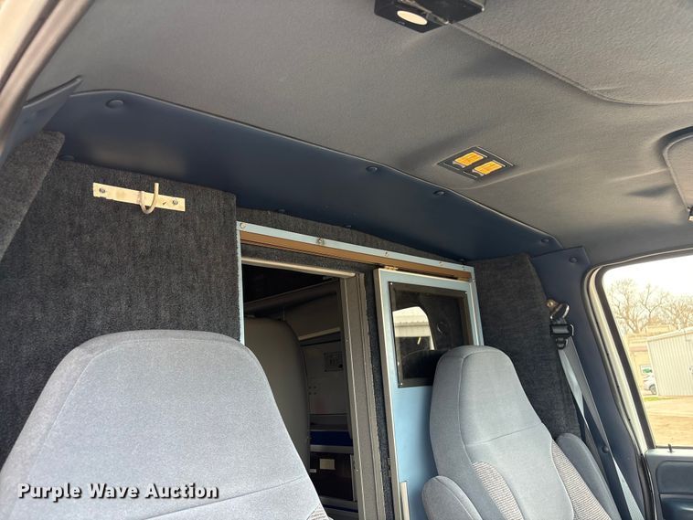 image for item FG2815 1994 Ford E350 ambulance