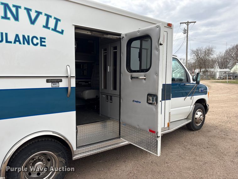 image for item FG2815 1994 Ford E350 ambulance