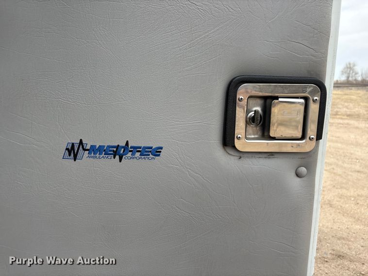 image for item FG2815 1994 Ford E350 ambulance