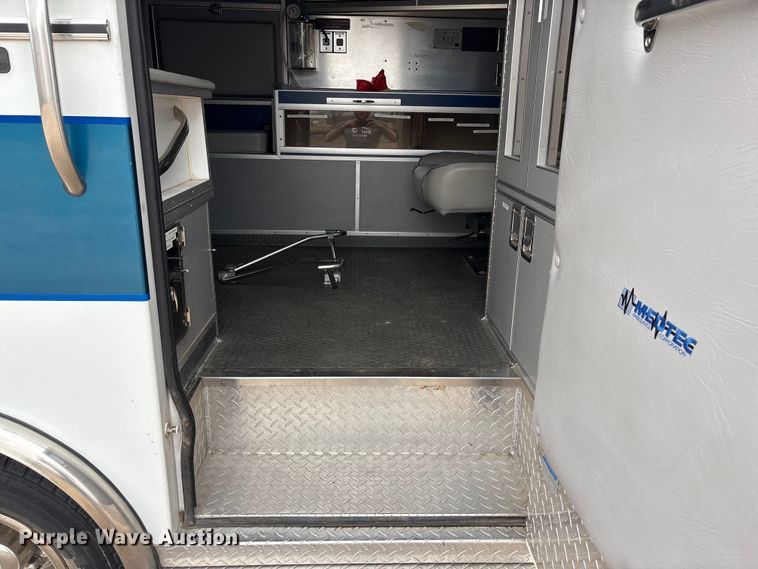 image for item FG2815 1994 Ford E350 ambulance