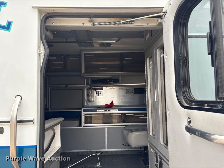 image for item FG2815 1994 Ford E350 ambulance
