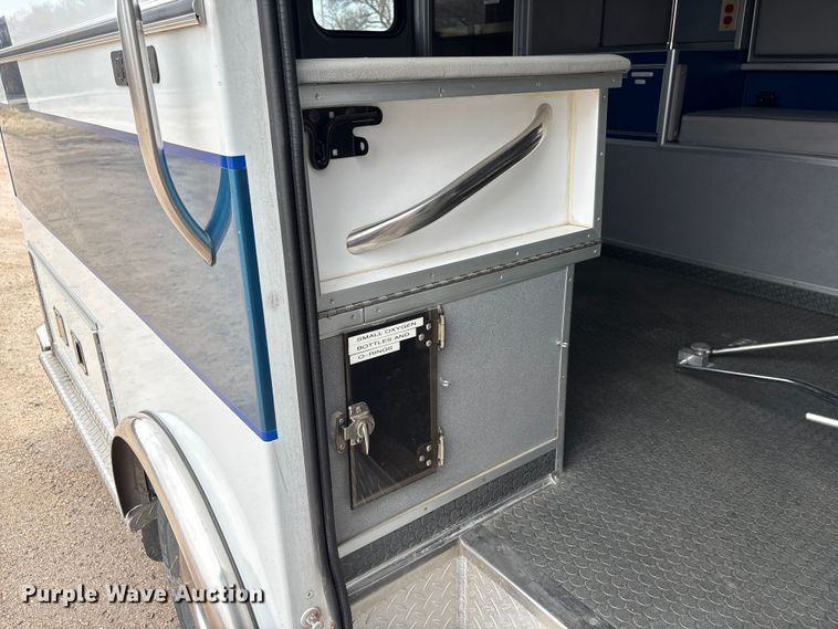 image for item FG2815 1994 Ford E350 ambulance