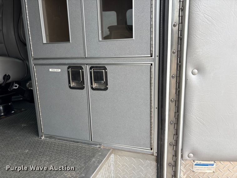 image for item FG2815 1994 Ford E350 ambulance