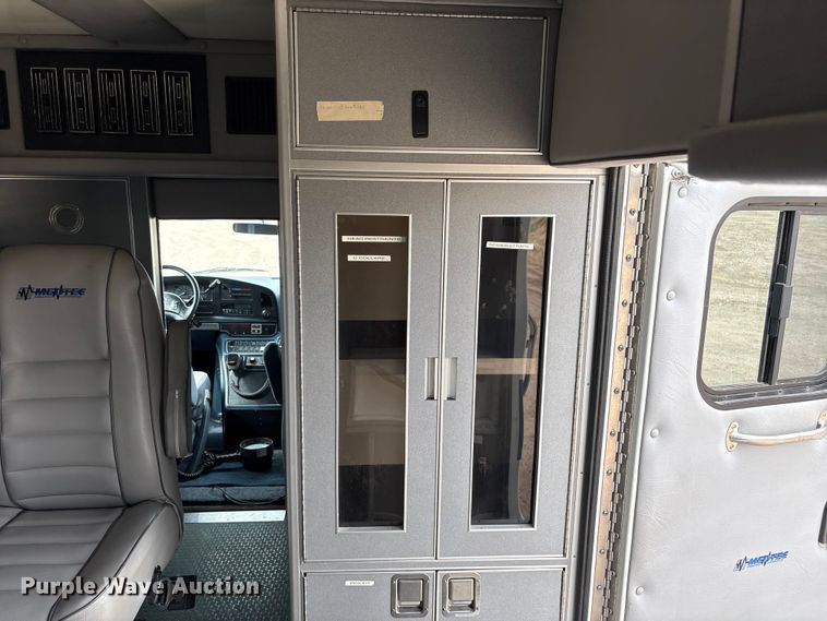 image for item FG2815 1994 Ford E350 ambulance