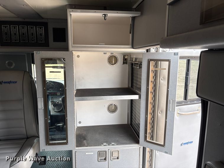 image for item FG2815 1994 Ford E350 ambulance