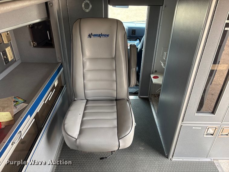 image for item FG2815 1994 Ford E350 ambulance