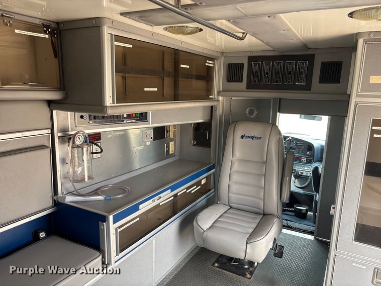 image for item FG2815 1994 Ford E350 ambulance