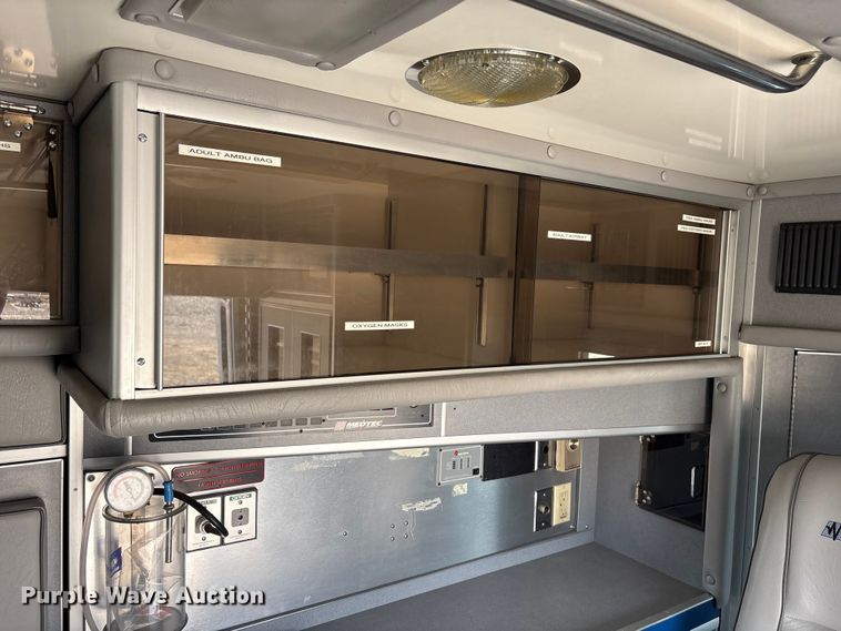 image for item FG2815 1994 Ford E350 ambulance