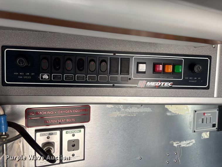 image for item FG2815 1994 Ford E350 ambulance