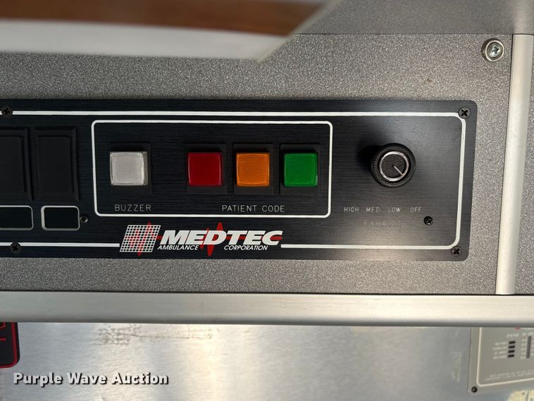 image for item FG2815 1994 Ford E350 ambulance