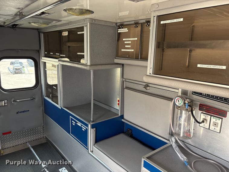 image for item FG2815 1994 Ford E350 ambulance