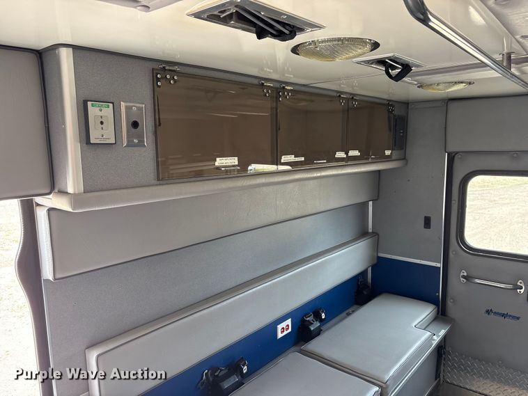 image for item FG2815 1994 Ford E350 ambulance