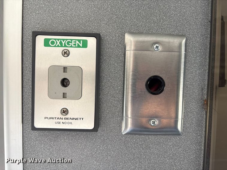 image for item FG2815 1994 Ford E350 ambulance