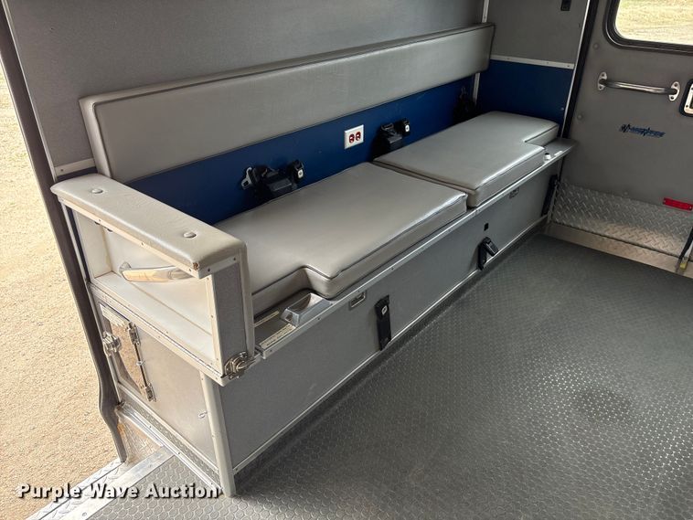 image for item FG2815 1994 Ford E350 ambulance