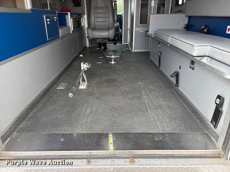 image for item FG2815 1994 Ford E350 ambulance